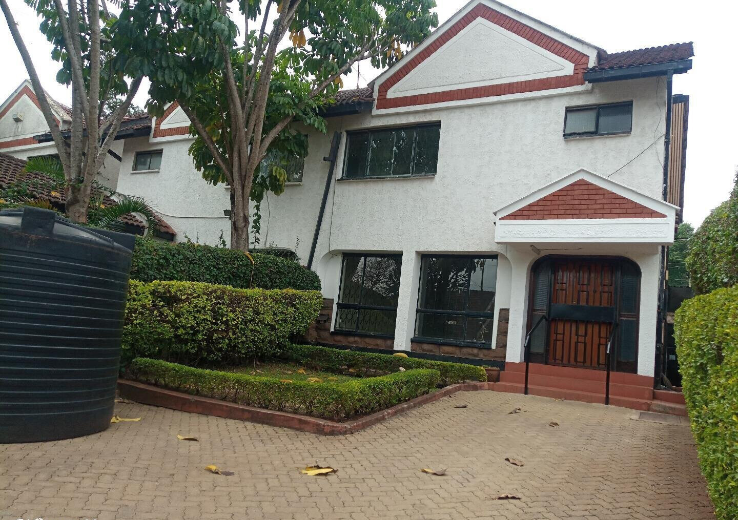 4BR Townhouse with DSQ & Power Backup - Kileleshwa