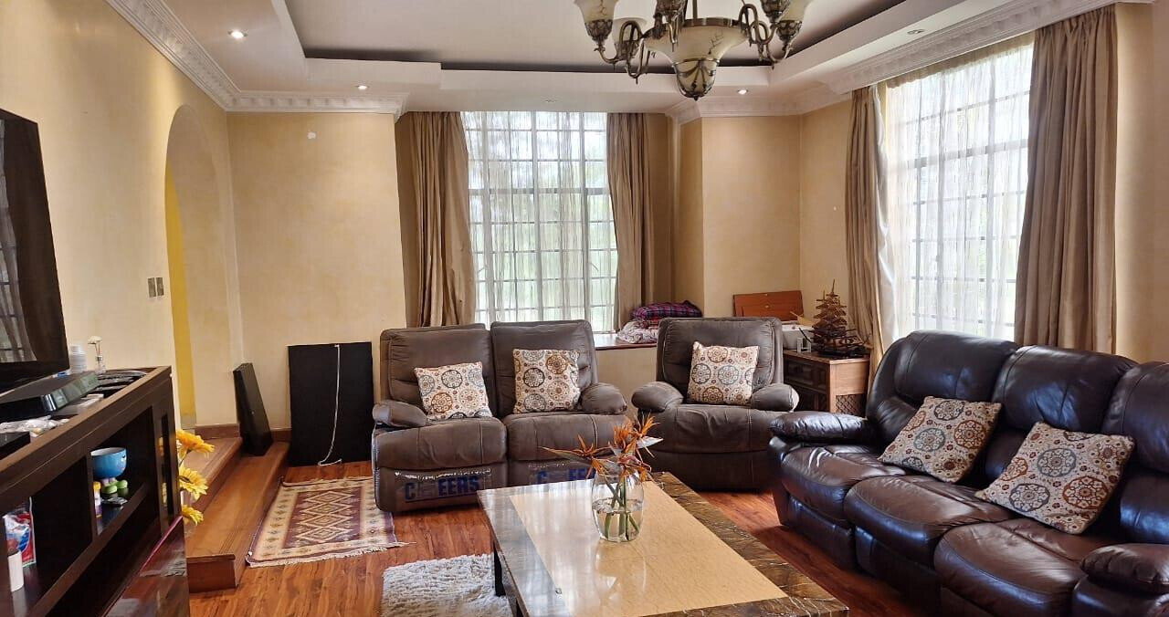 5-Ensuite Townhouse with Fireplace & Private Garden - Lavington
