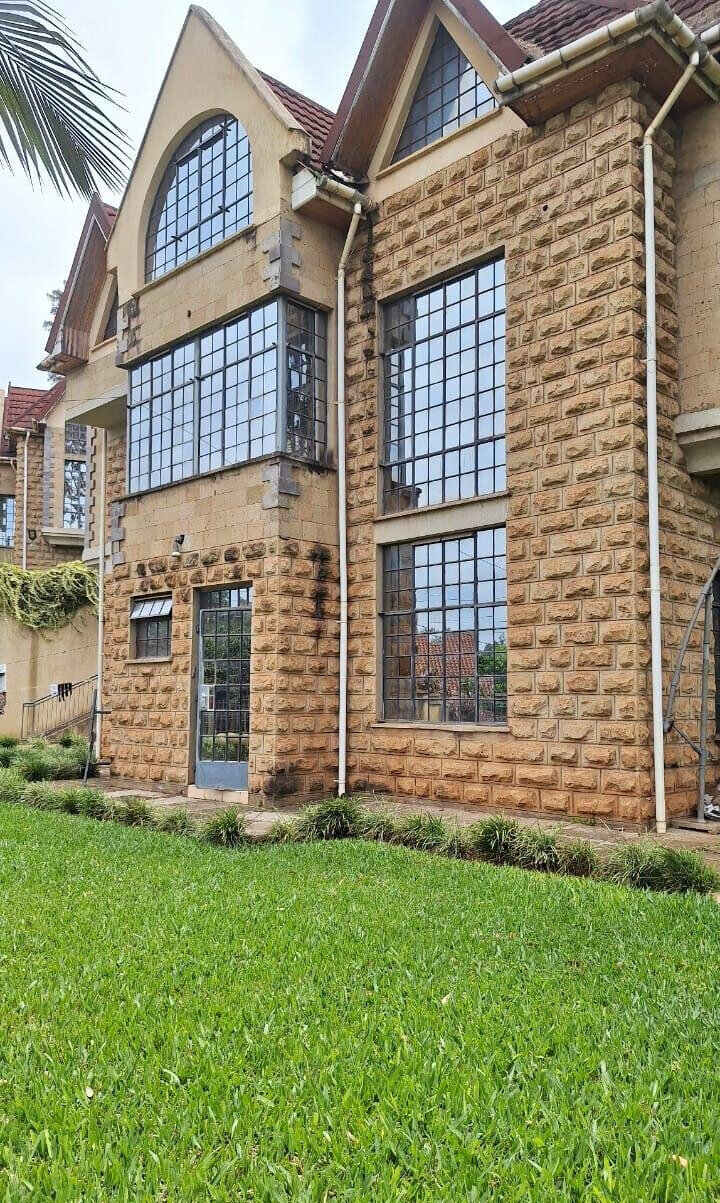 5-Ensuite Townhouse with Fireplace & Private Garden - Lavington