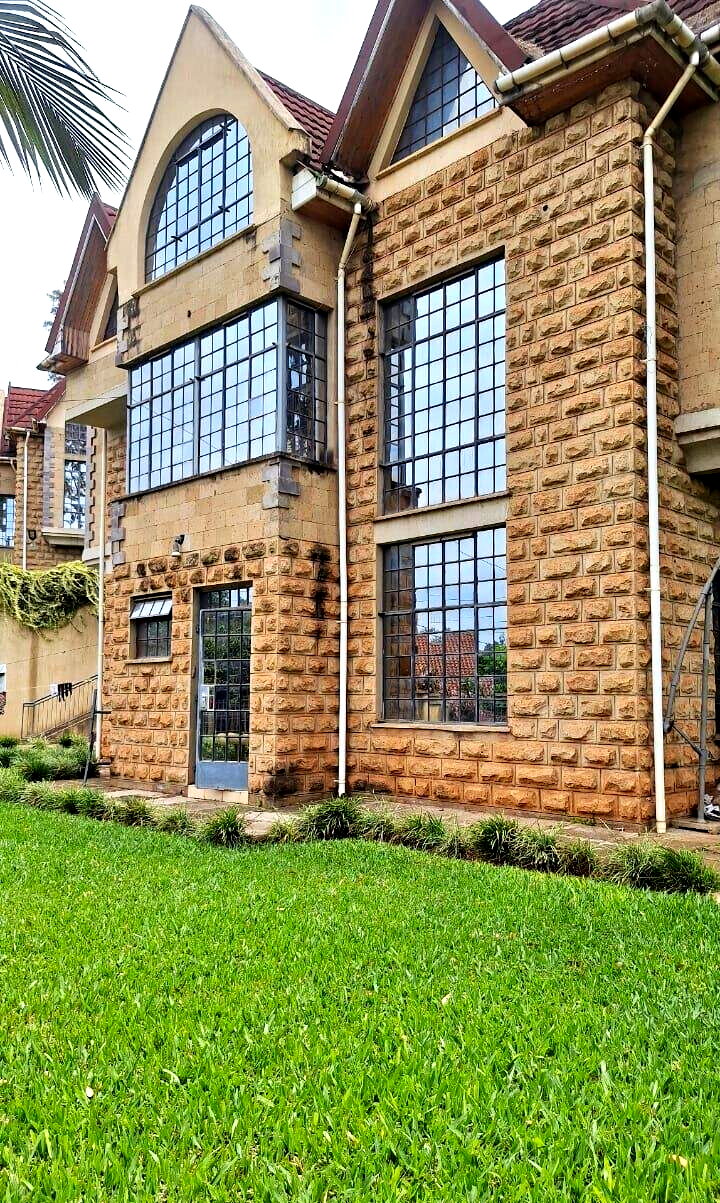 5-Ensuite Townhouse with Fireplace & Private Garden - Lavington