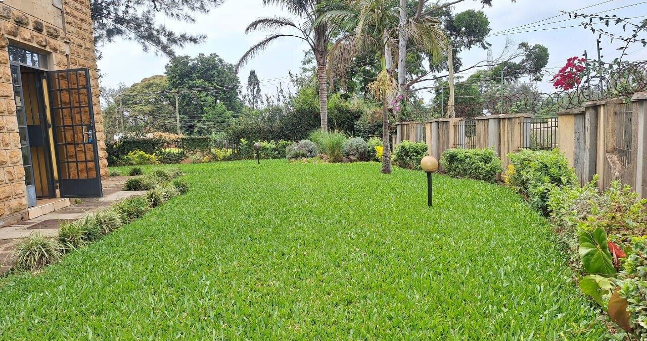 5-Ensuite Townhouse with Fireplace & Private Garden - Lavington