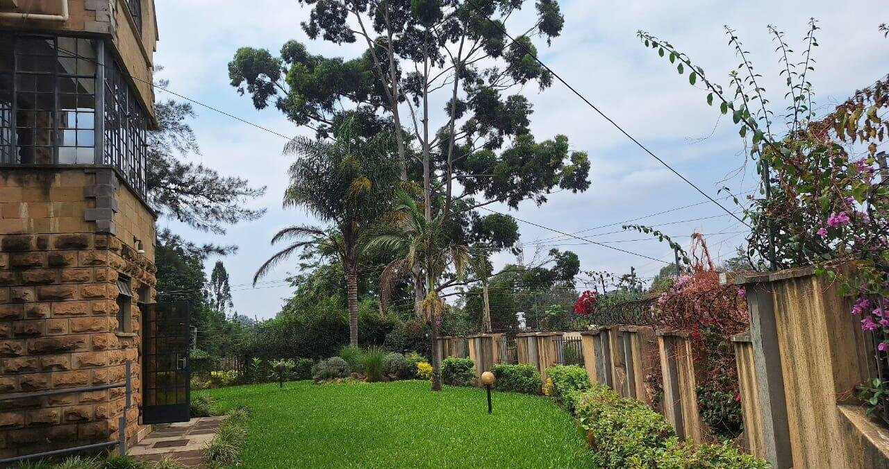 5-Ensuite Townhouse with Fireplace & Private Garden - Lavington