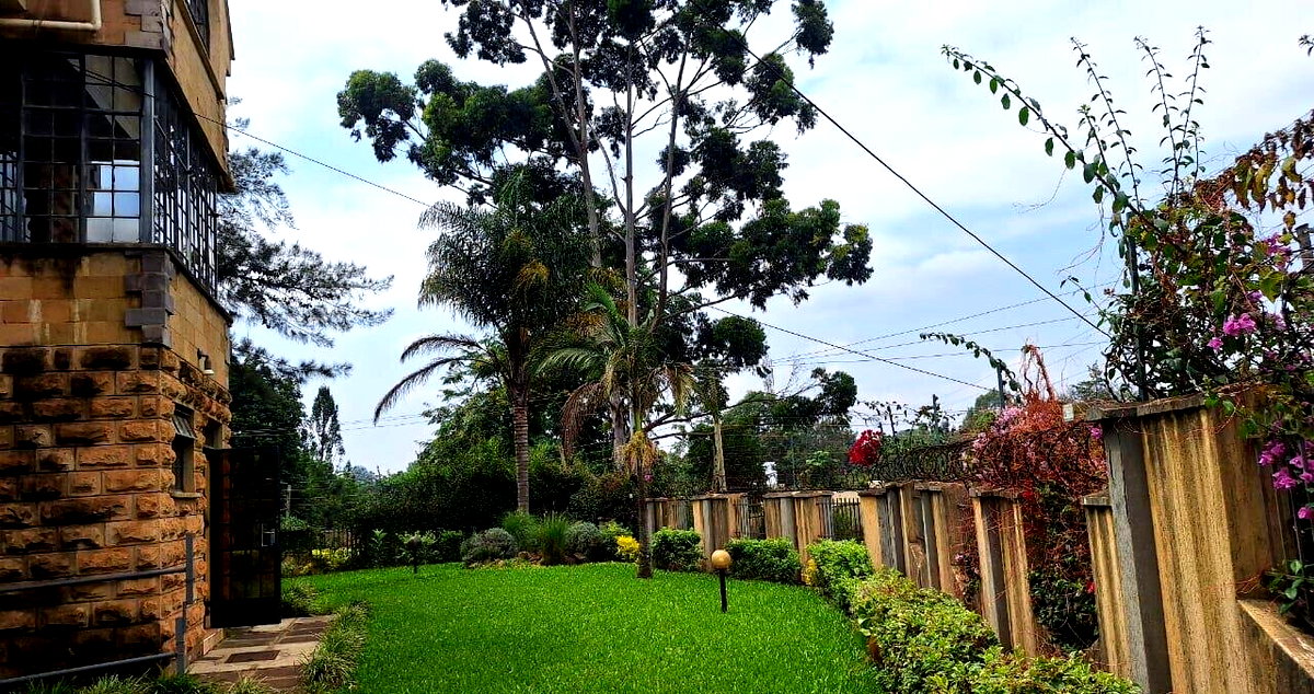 5-Ensuite Townhouse with Fireplace & Private Garden - Lavington