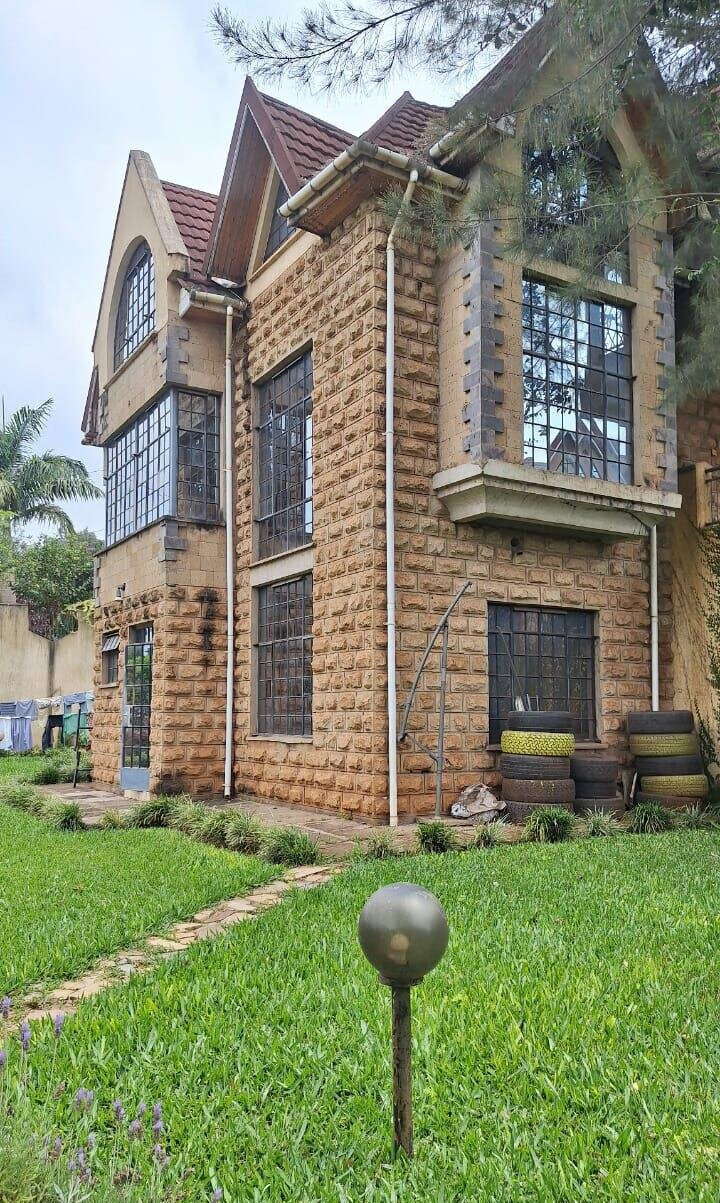 5-Ensuite Townhouse with Fireplace & Private Garden - Lavington
