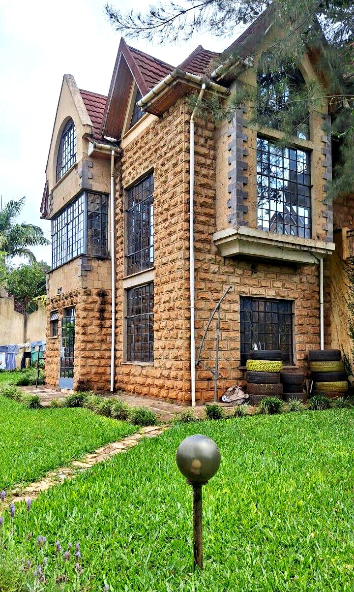 5-Ensuite Townhouse with Fireplace & Private Garden - Lavington