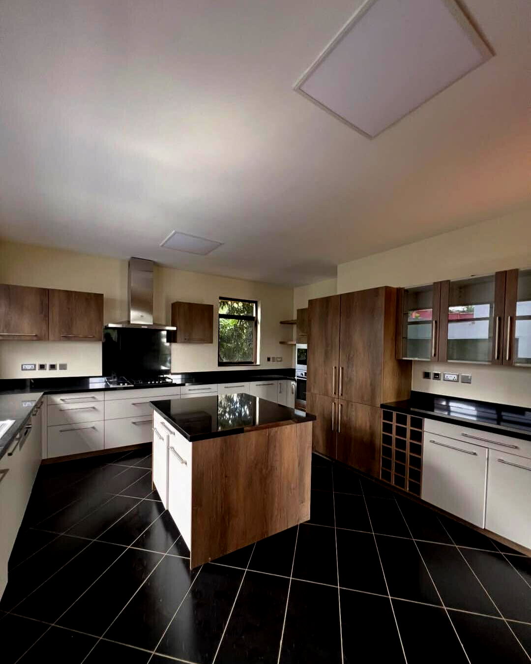 5-Ensuite Townhouse with Rooftop Terrace & DSQ - Lavington