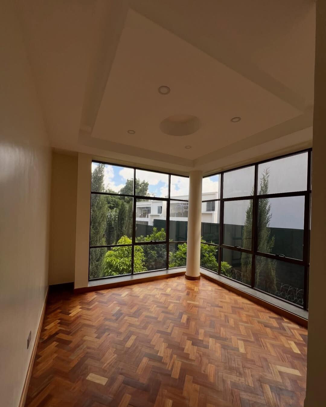 5-Ensuite Townhouse with Rooftop Terrace & DSQ - Lavington