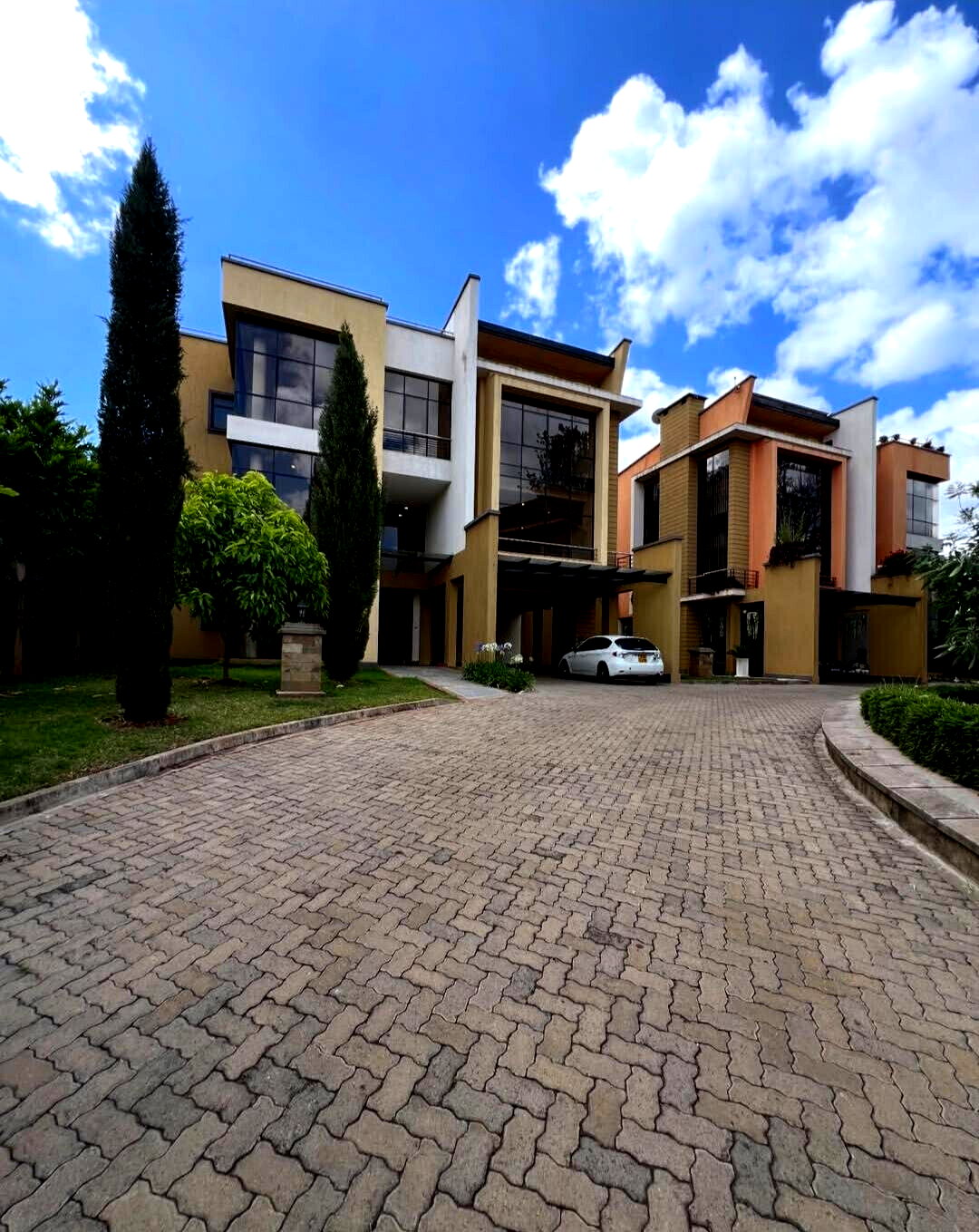 5-Ensuite Townhouse with Rooftop Terrace & DSQ - Lavington