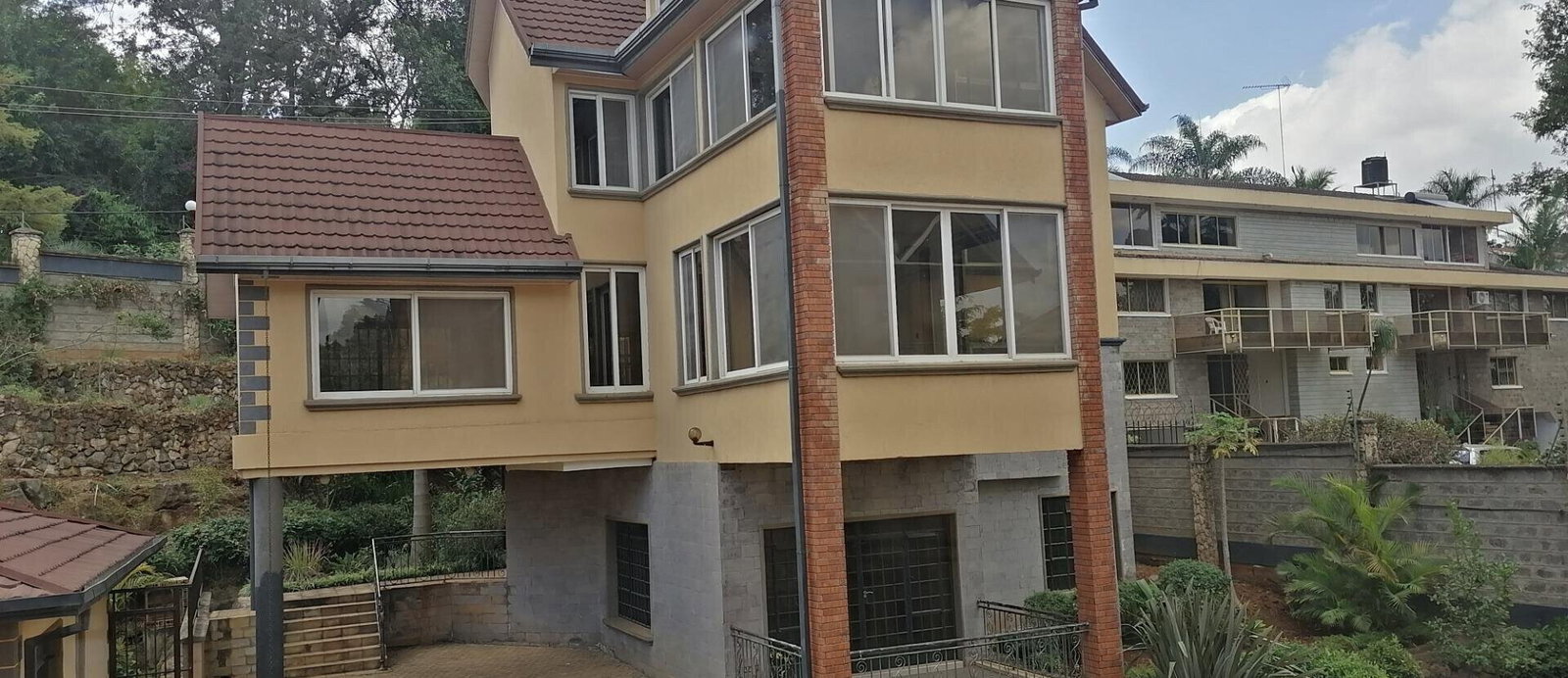 5-Ensuite Townhouse with Mature Garden & DSQ - Spring Valley