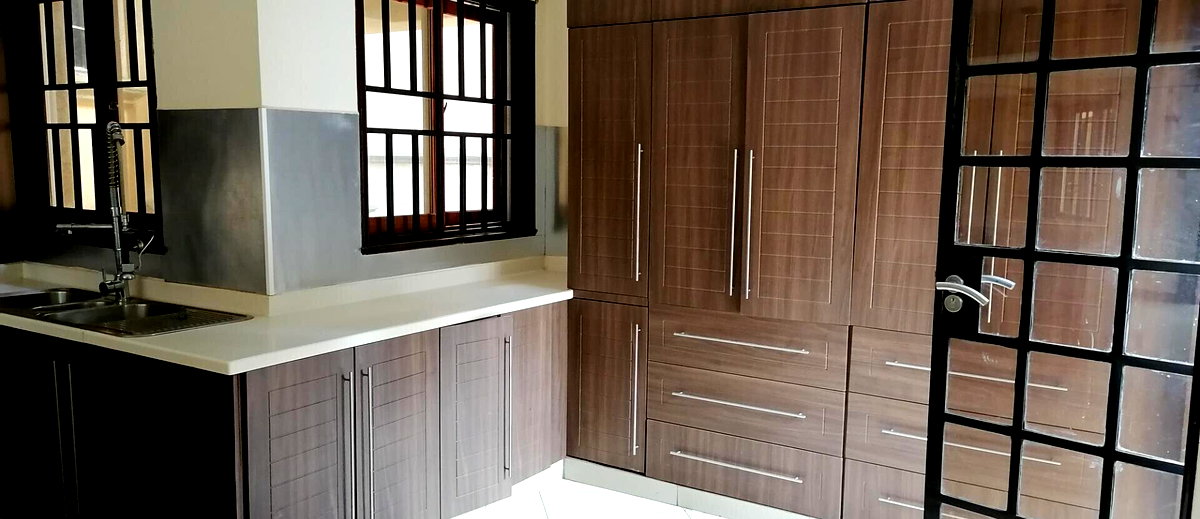 5-Ensuite Townhouse with Mature Garden & DSQ - Spring Valley