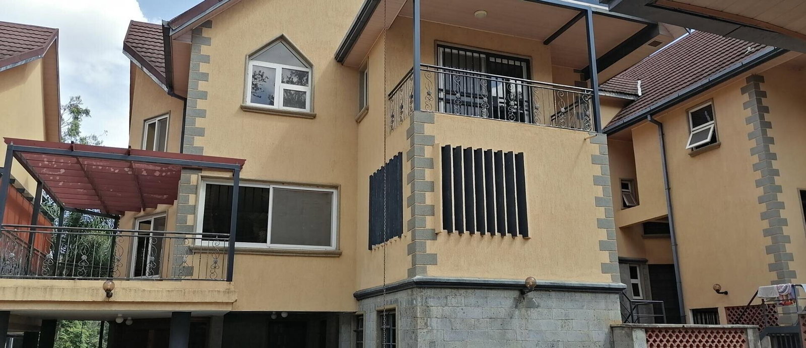 5-Ensuite Townhouse with Mature Garden & DSQ - Spring Valley