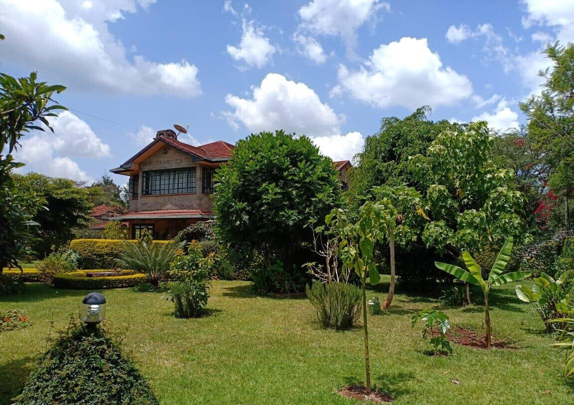 Diplomat's 4-Bed Townhouse with Prado & Generator – Karen