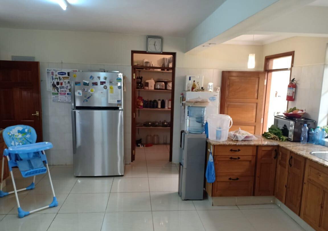 Diplomat's 4-Bed Townhouse with Prado & Generator – Karen