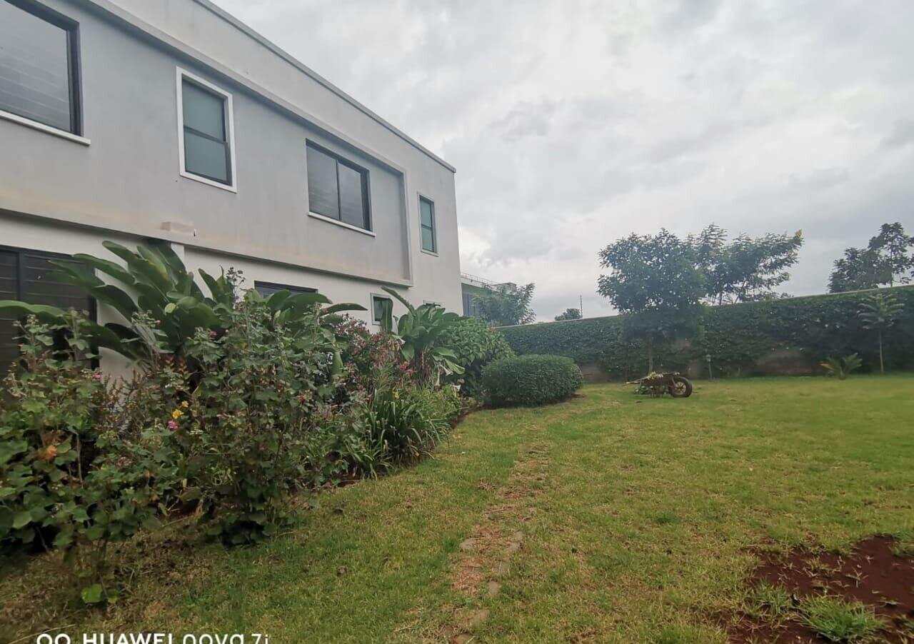 4BR All-Ensuite Townhouse with Pyjama Lounge & Study - Runda
