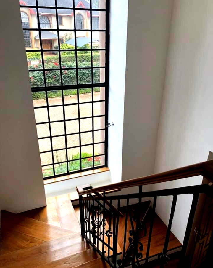 4-Ensuite Villa with Mahogany Finishes on Half-Acre – Windy Ridge Karen