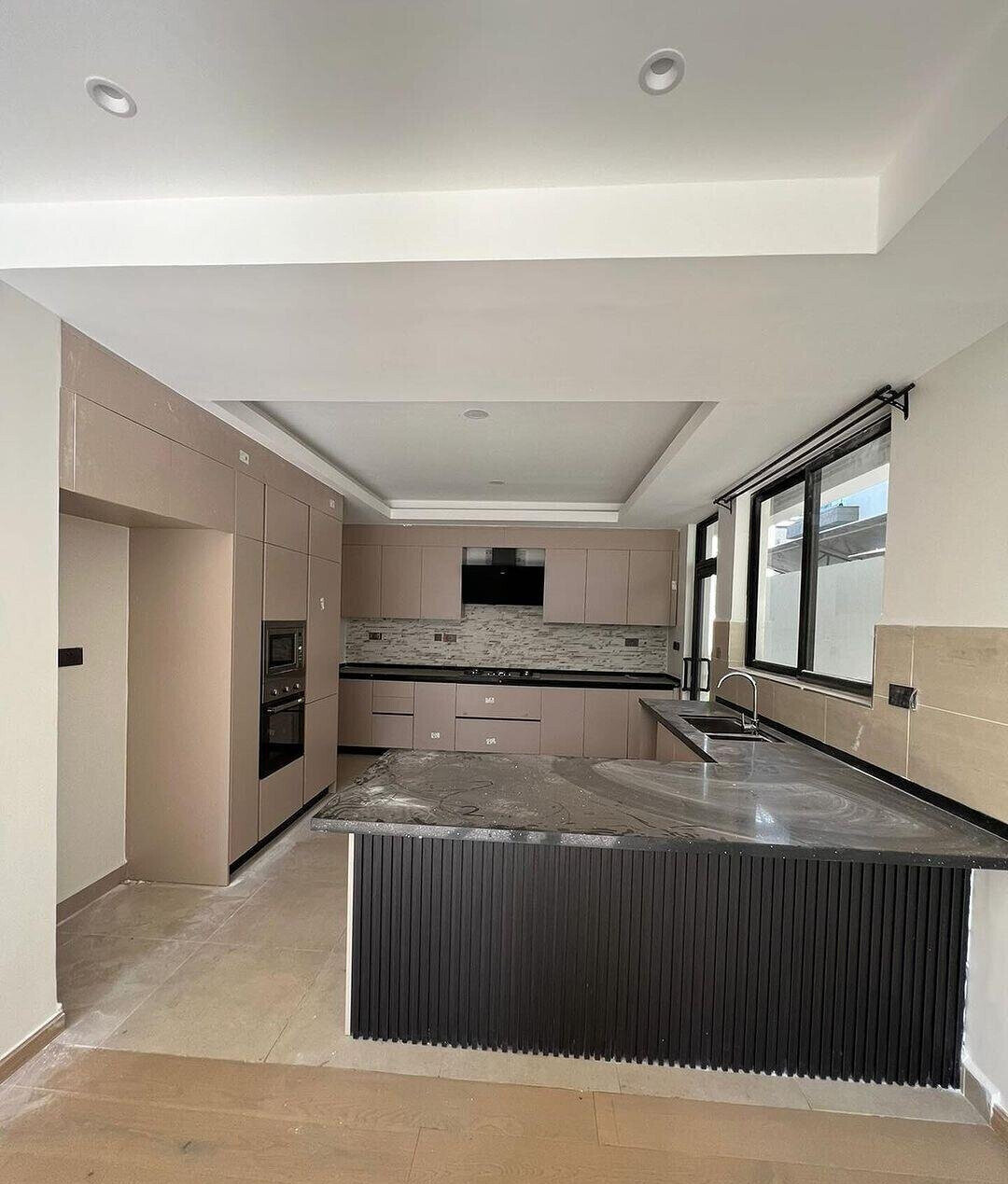 Pet-Friendly 4-Ensuite Townhouse with DSQ - Lavington