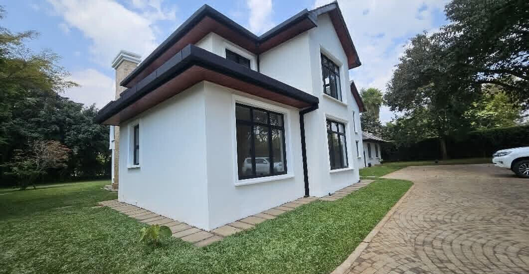Ultra-Modern 5BR All-Ensuite Townhouse on Half-Acre - Old Runda
