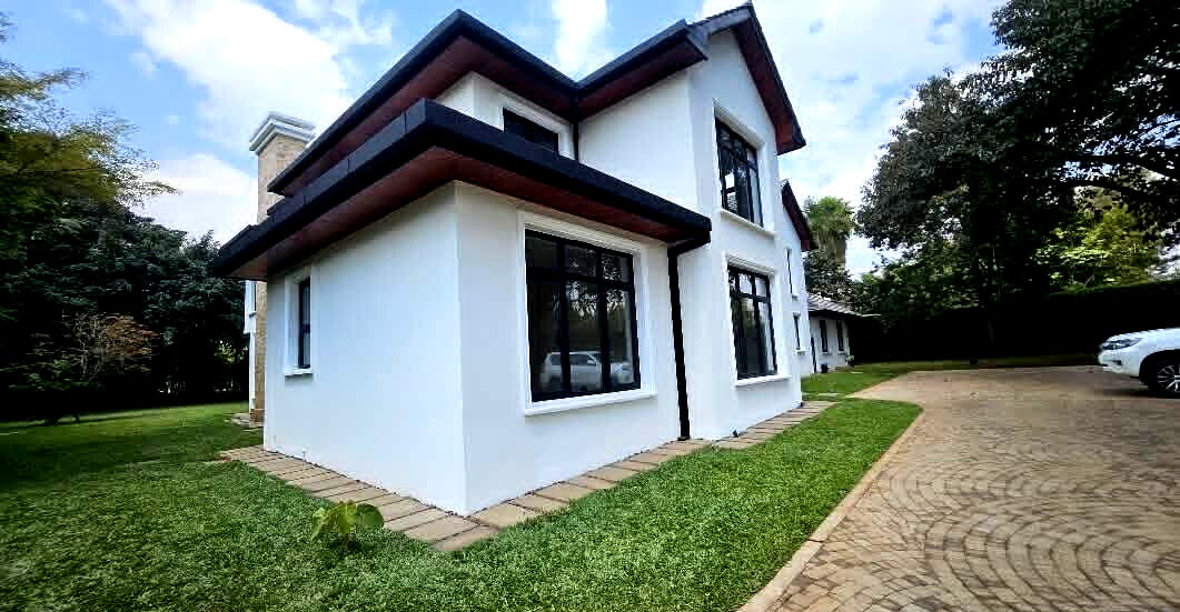 Ultra-Modern 5BR All-Ensuite Townhouse on Half-Acre - Old Runda