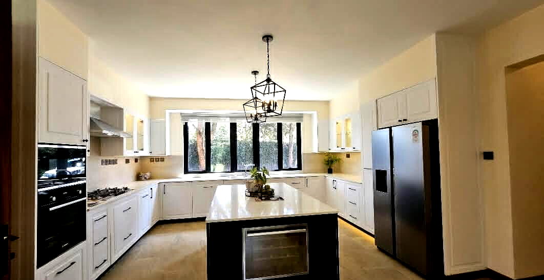 Ultra-Modern 5BR All-Ensuite Townhouse on Half-Acre - Old Runda