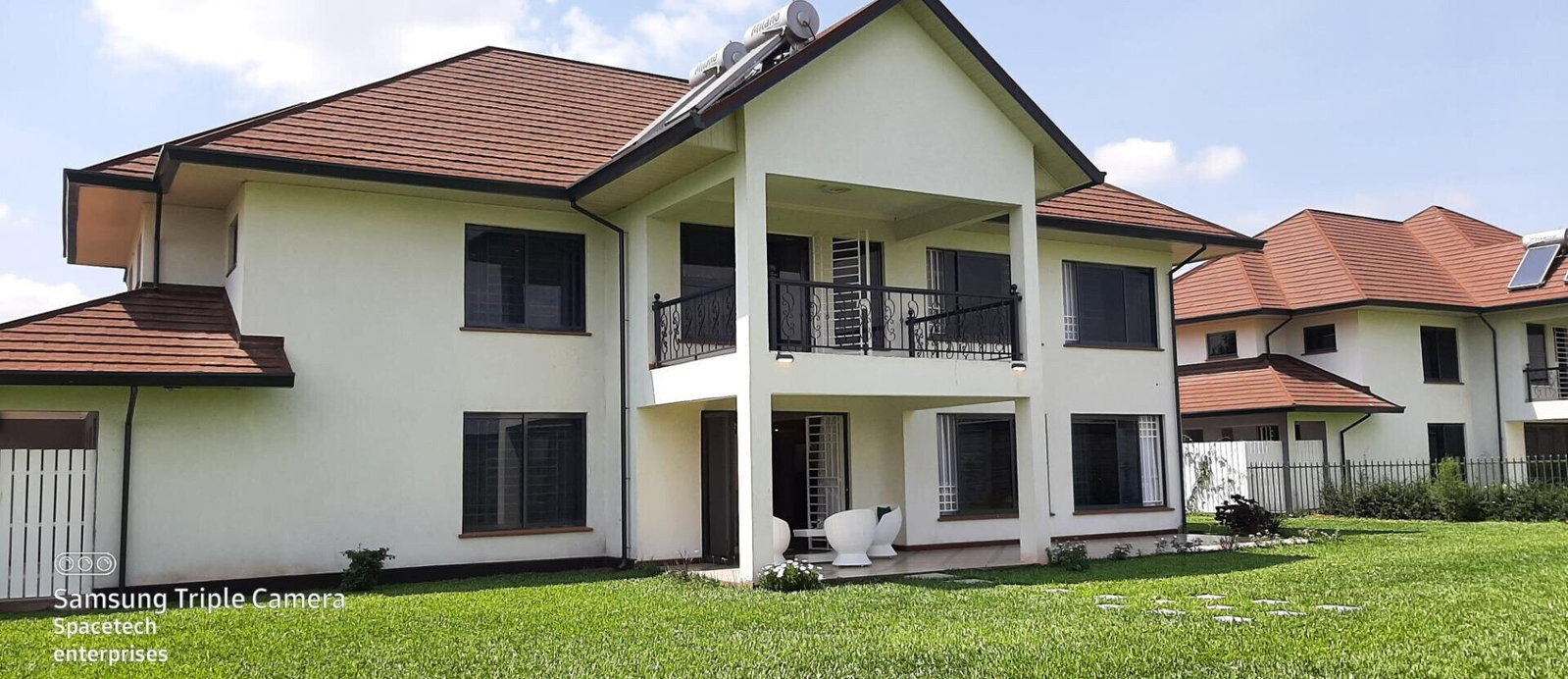 4BR All-Ensuite Townhouse with Study & DSQ - Runda
