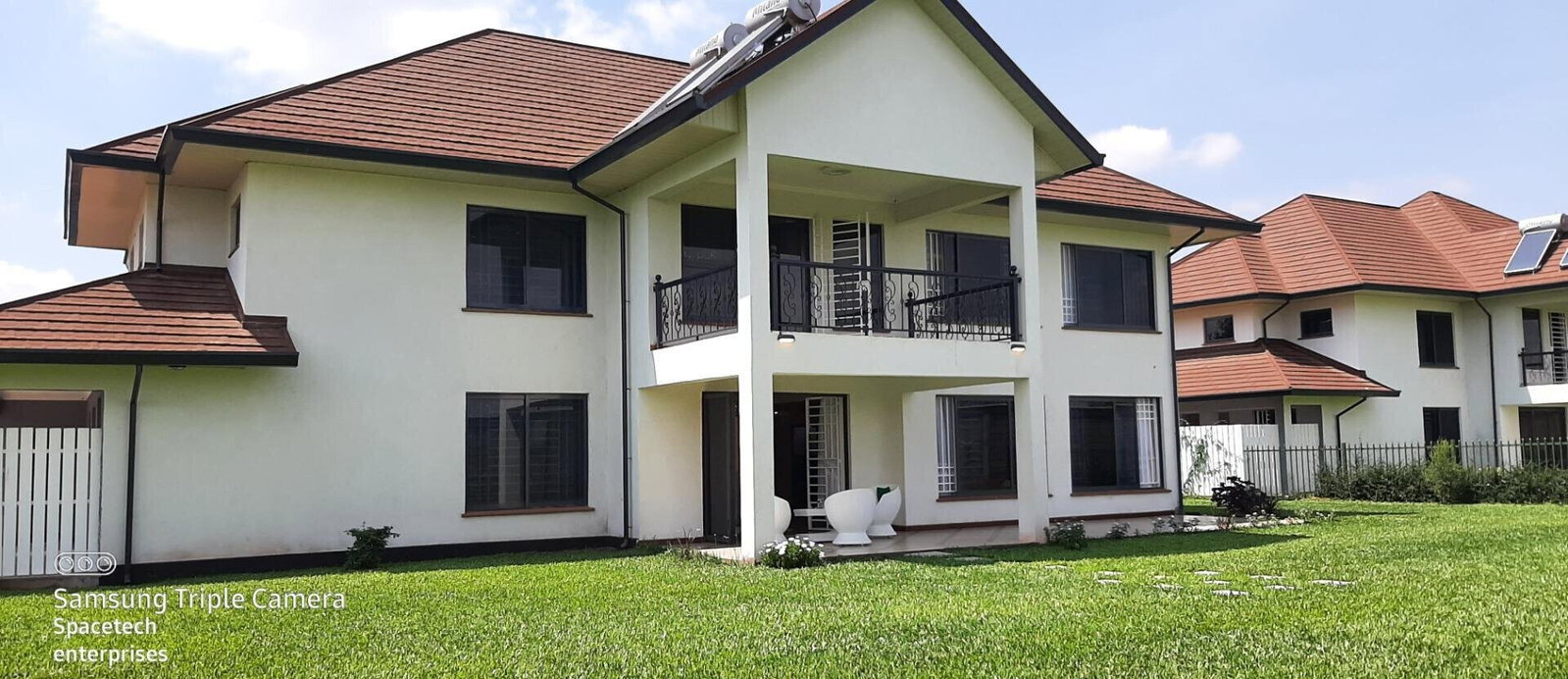 4BR All-Ensuite Townhouse with Study & DSQ - Runda