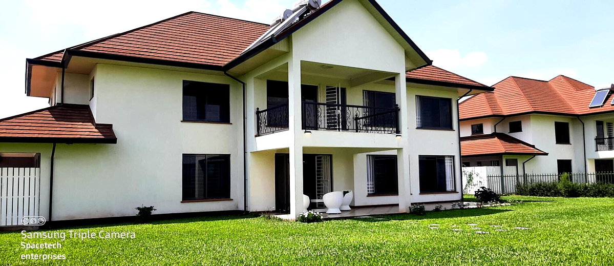 4BR All-Ensuite Townhouse with Study & DSQ - Runda