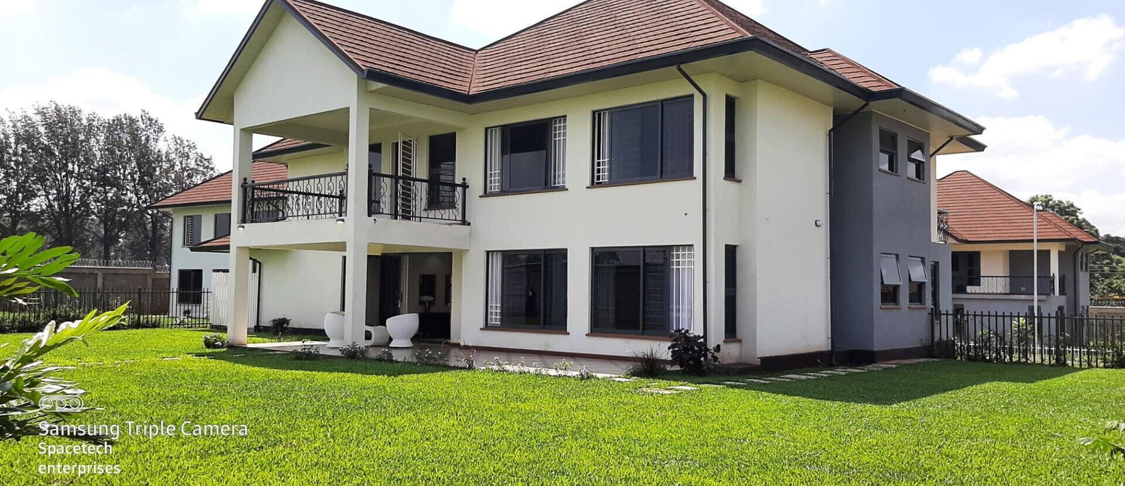 4BR All-Ensuite Townhouse with Study & DSQ - Runda