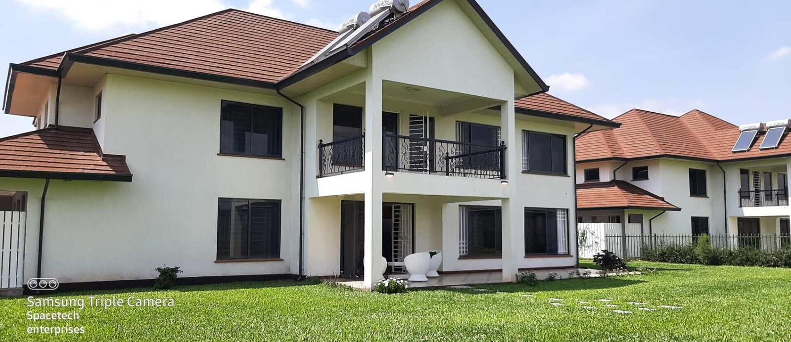 4BR All-Ensuite Townhouse with Study & DSQ - Runda