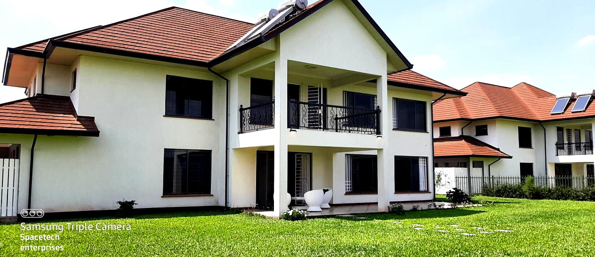 4BR All-Ensuite Townhouse with Study & DSQ - Runda
