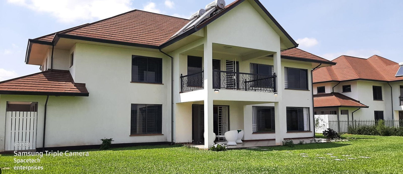 4BR All-Ensuite Townhouse with Study & DSQ - Runda