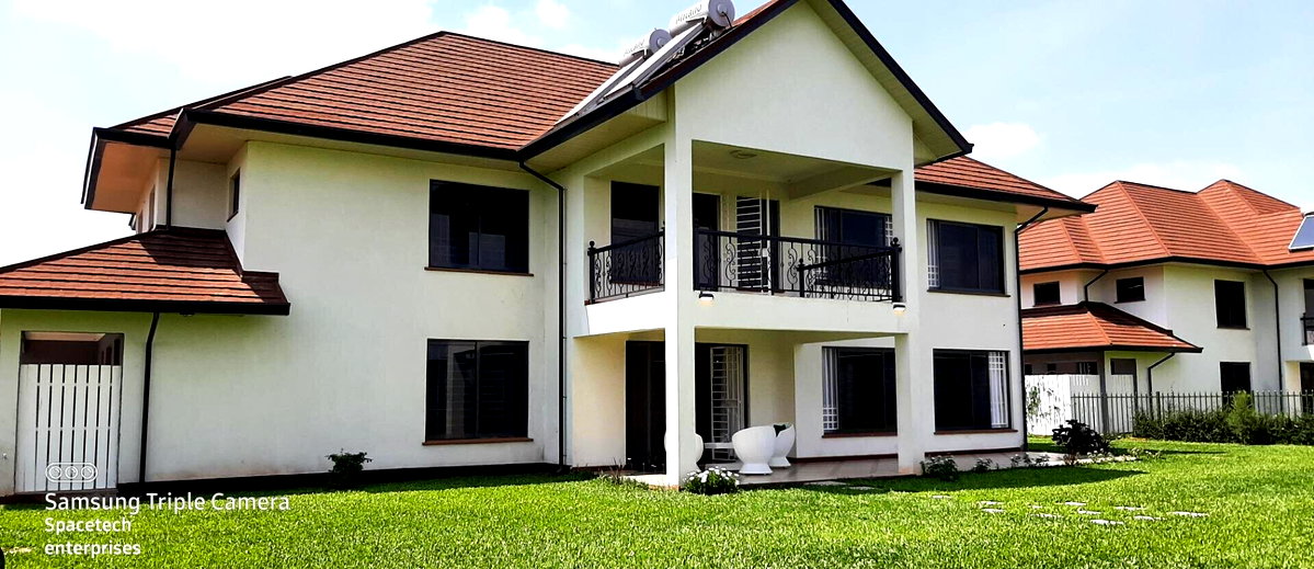 4BR All-Ensuite Townhouse with Study & DSQ - Runda