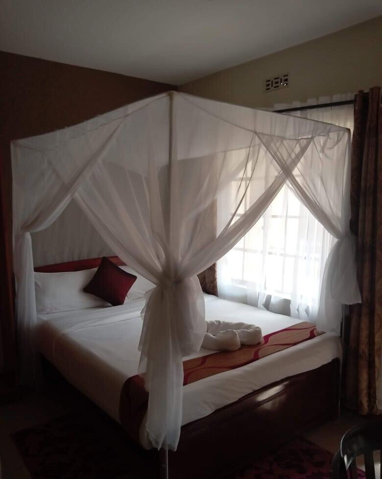 KSh 200M Hotel with Garden
