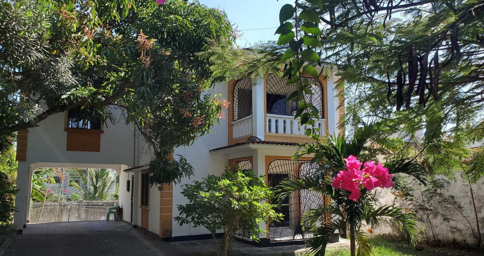 3BR Townhouse with Private Courtyard & Parking - Nyali