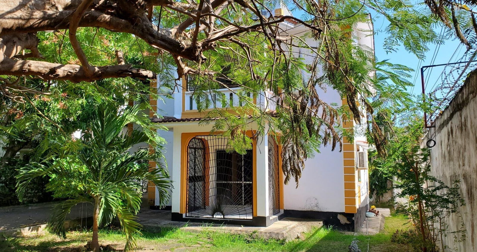 3BR Townhouse with Private Courtyard & Parking - Nyali