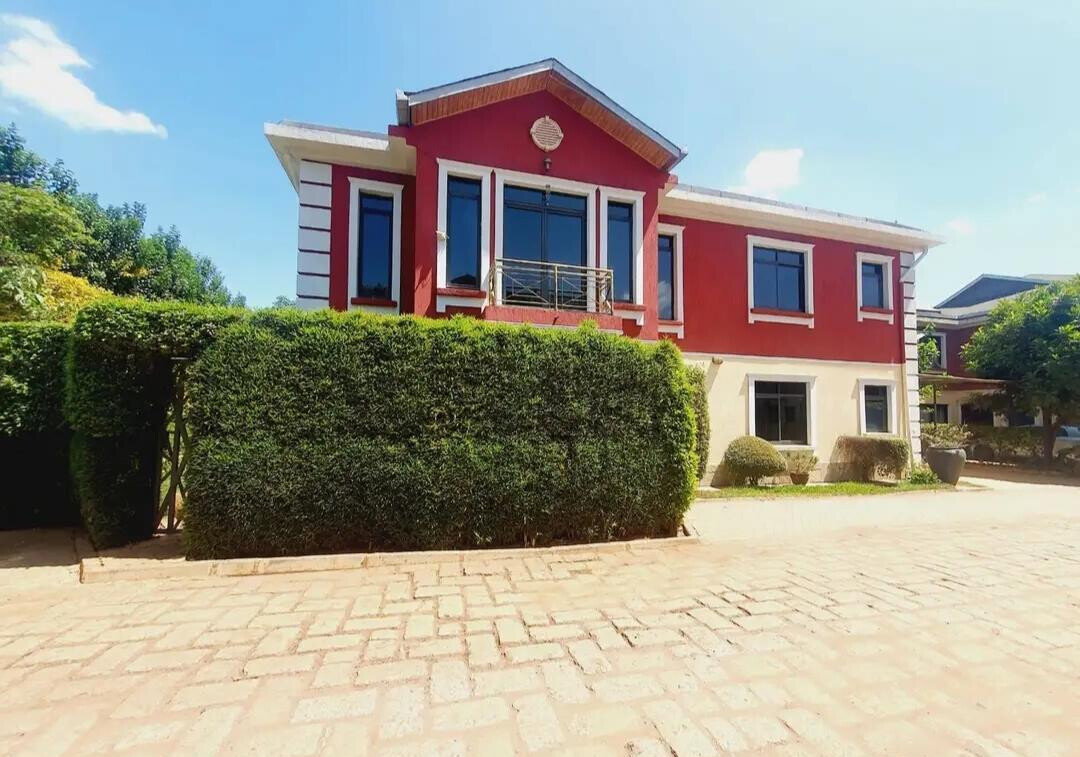 5-Ensuite Townhouse with Steam & Sauna Suite - Lavington