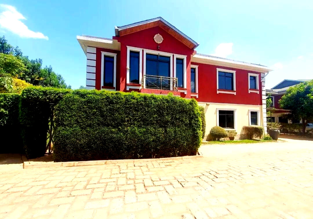 5-Ensuite Townhouse with Steam & Sauna Suite - Lavington