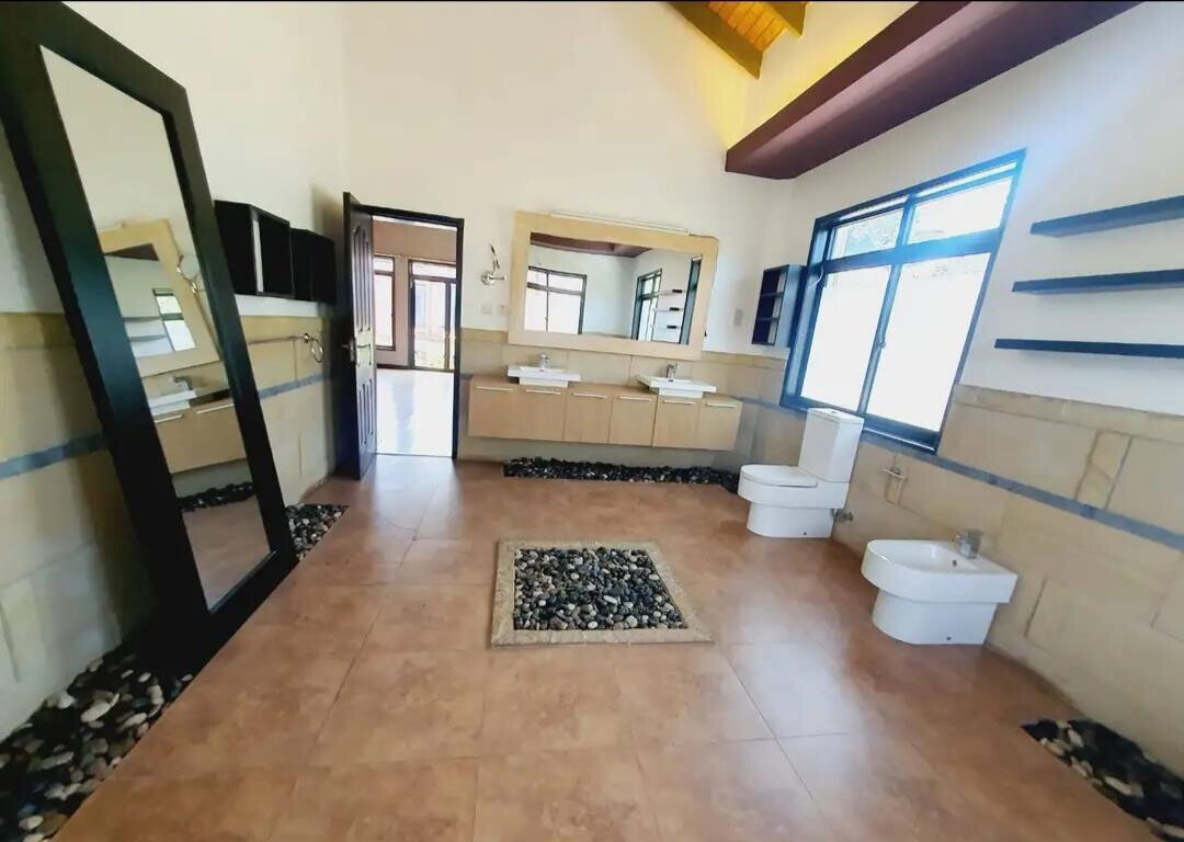 5-Ensuite Townhouse with Steam & Sauna Suite - Lavington