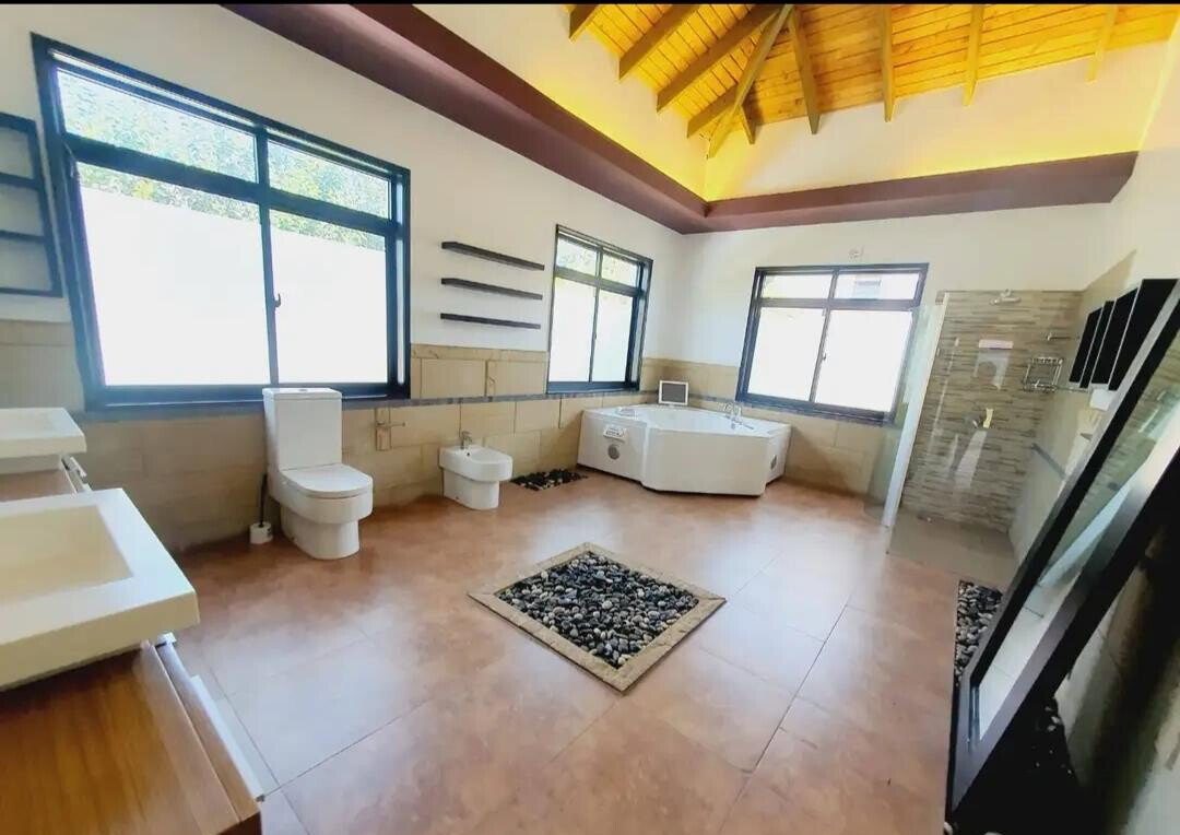 5-Ensuite Townhouse with Steam & Sauna Suite - Lavington