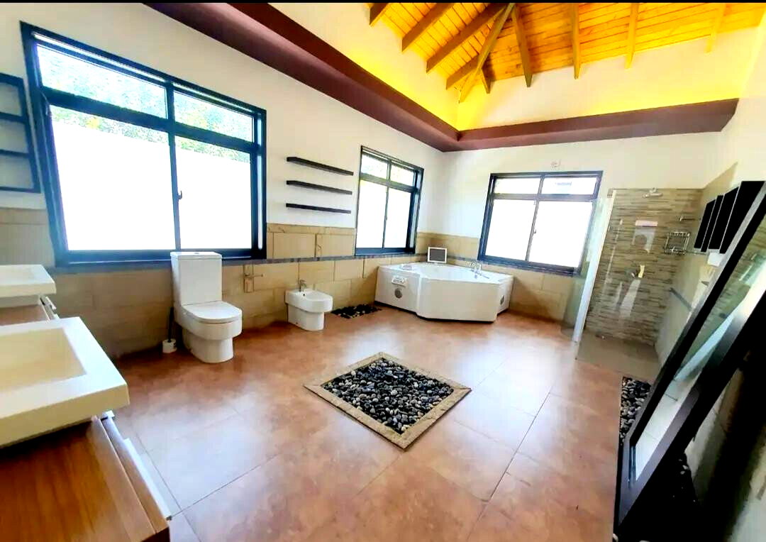 5-Ensuite Townhouse with Steam & Sauna Suite - Lavington