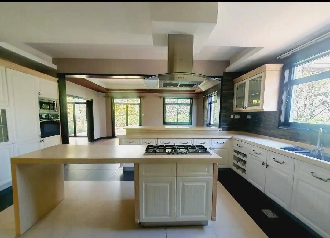 5-Ensuite Townhouse with Steam & Sauna Suite - Lavington
