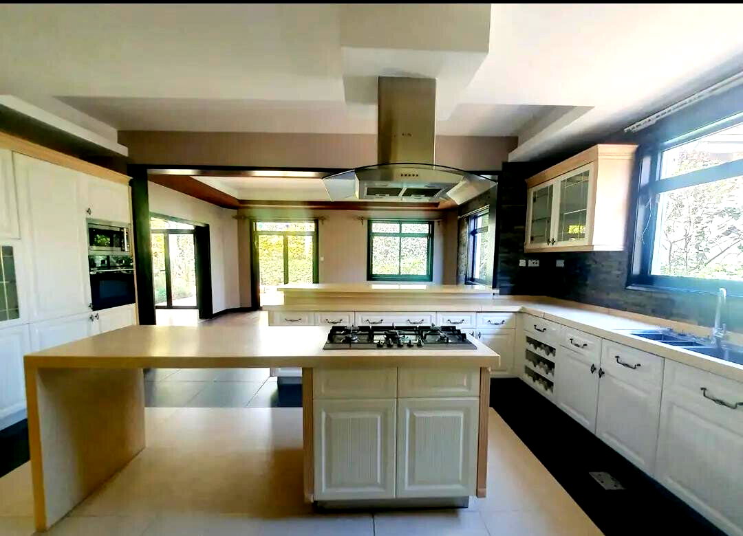 5-Ensuite Townhouse with Steam & Sauna Suite - Lavington