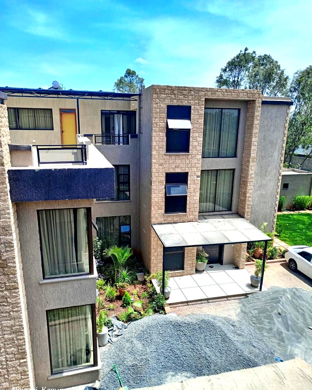 Ultra-Luxury 6-Ensuite Mansion on ¾ Acre – Karen