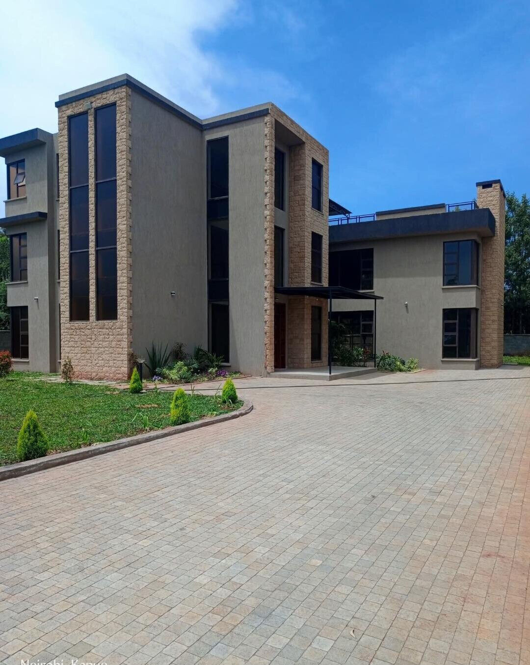 Ultra-Luxury 6-Ensuite Mansion on ¾ Acre – Karen