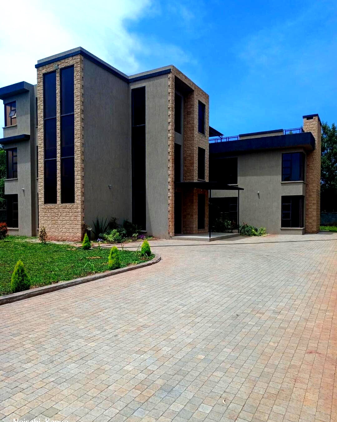 Ultra-Luxury 6-Ensuite Mansion on ¾ Acre – Karen