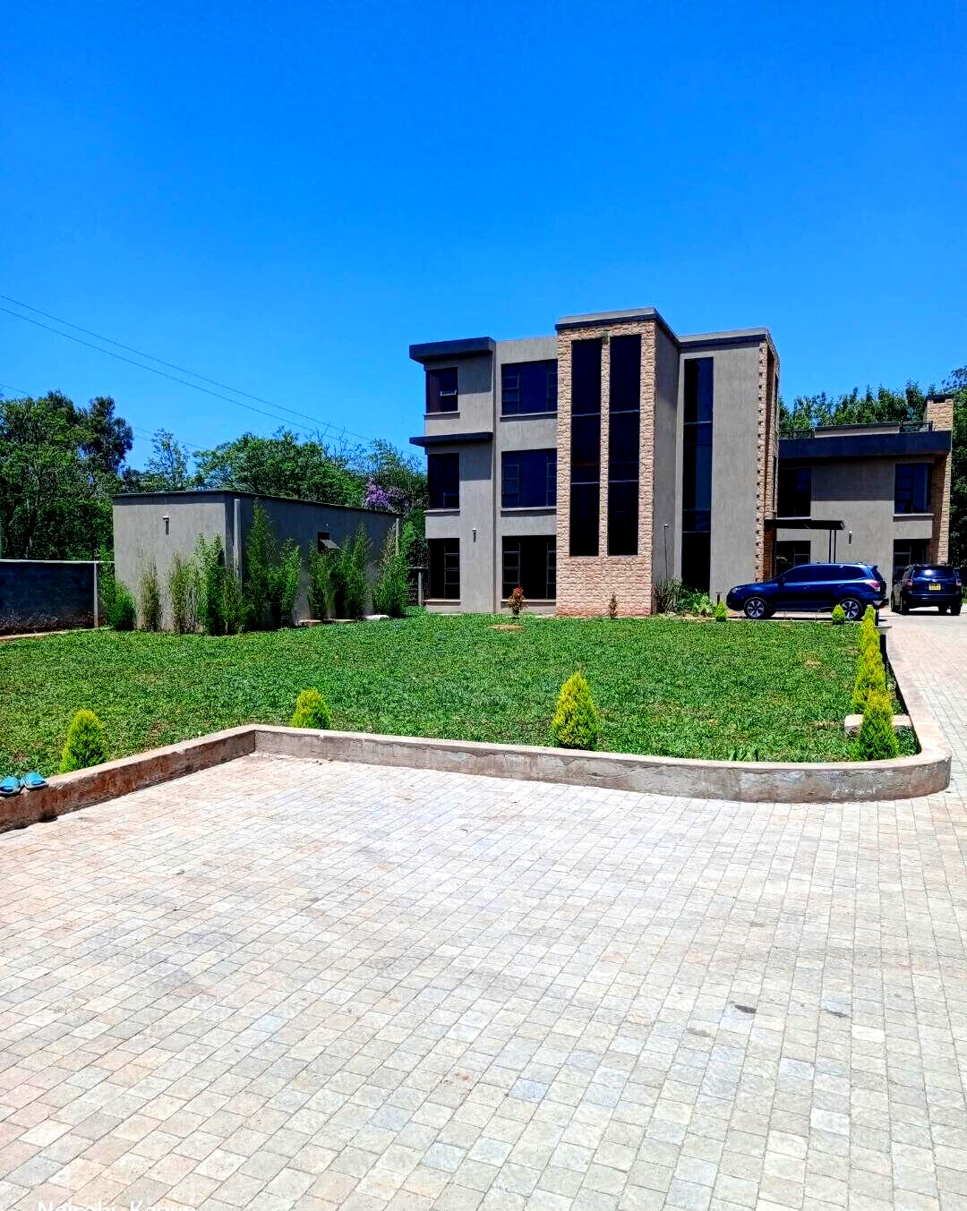 Ultra-Luxury 6-Ensuite Mansion on ¾ Acre – Karen