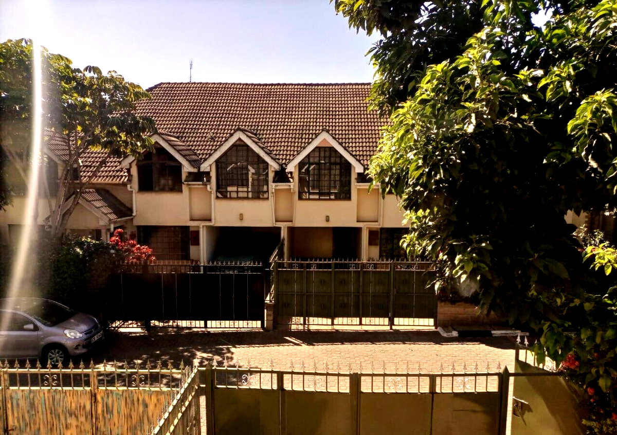 5-Ensuite Townhouse with Pool & Staff Quarters - Lavington