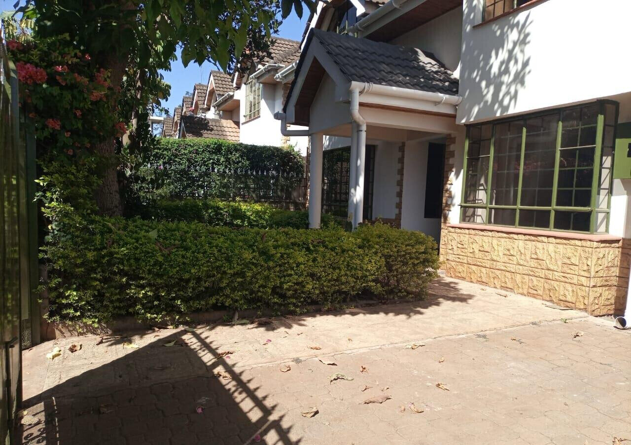 5-Ensuite Townhouse with Pool & Staff Quarters - Lavington