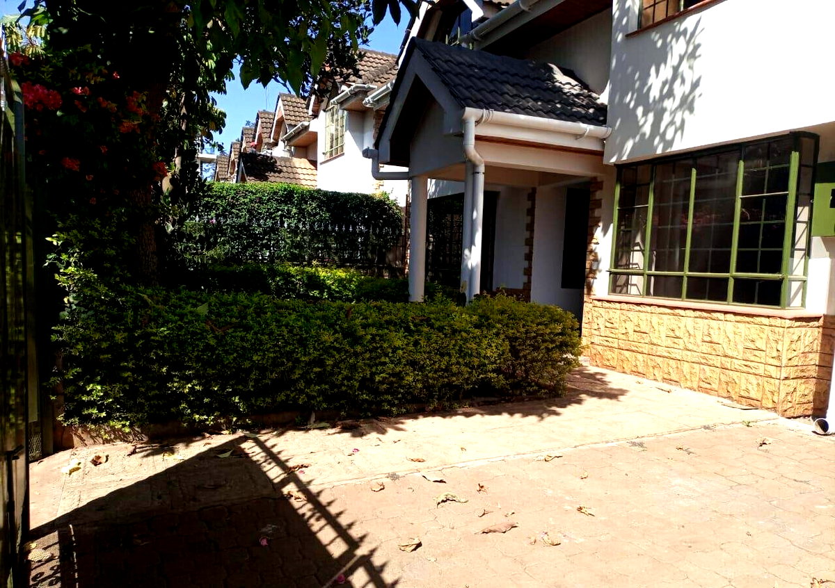 5-Ensuite Townhouse with Pool & Staff Quarters - Lavington