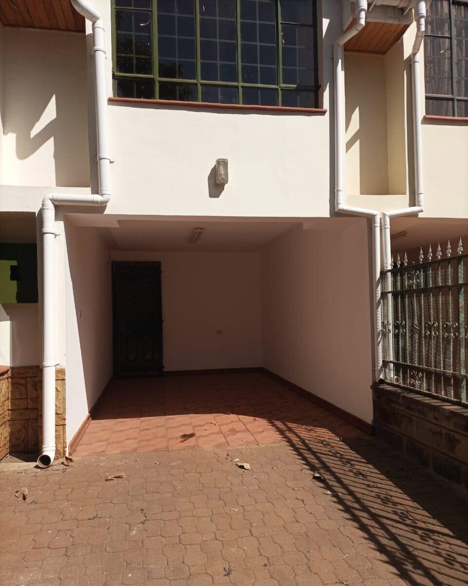 5-Ensuite Townhouse with Pool & Staff Quarters - Lavington