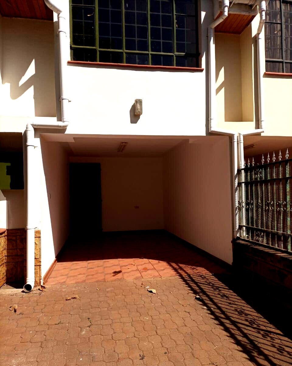 5-Ensuite Townhouse with Pool & Staff Quarters - Lavington